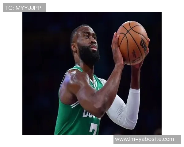 杰伦布朗独力难支28投15中砍下32分却难救球队于水深火热之中